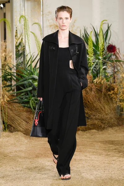 Look 3